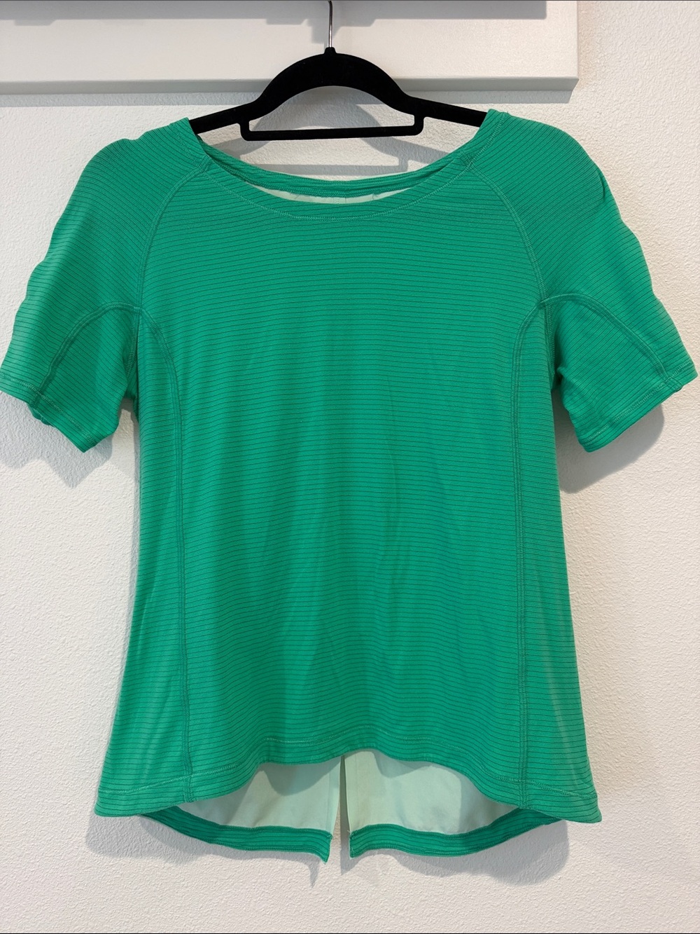 Lululemon Run: Silver Lining Short
Sleeve Very Green / Fresh Teal